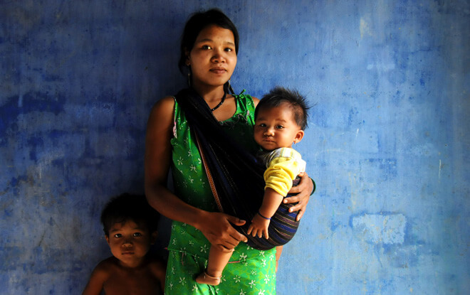 Femme et enfant Co Ho au Centre du Vietnam