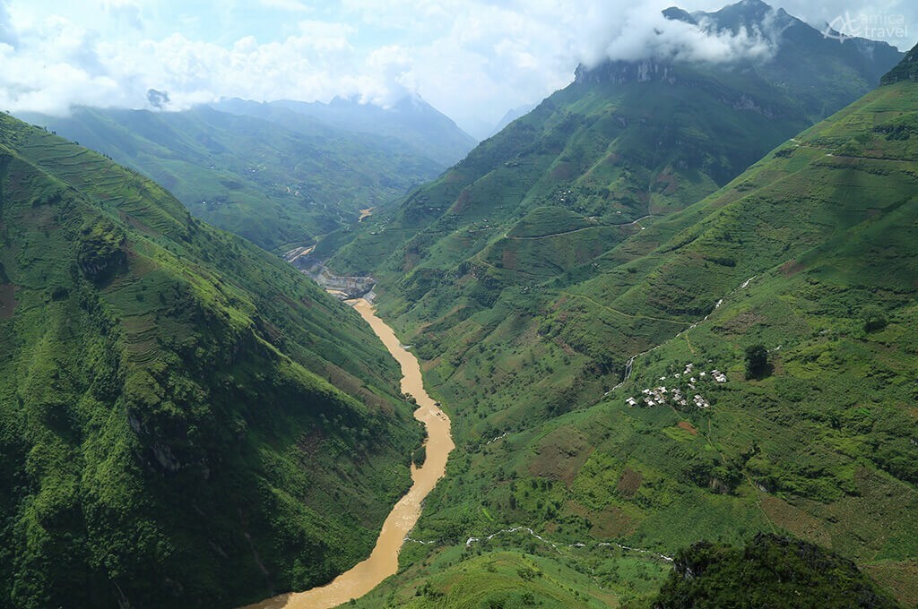 Rivière de Nho que, vue du col Ma Pi Leng, Ha Giang riviere nho que col ma pi leng ha giang vietnam