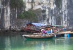 vie locale baie d halong vietnam