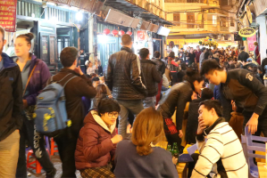 rue ta hien vieux quartier hanoi vietnam