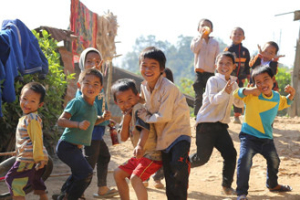 laos famille enfants jouer