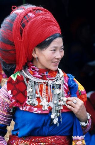 femme hmong rouge sapa vietnam