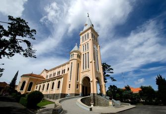 cathedrale dalat vietnam