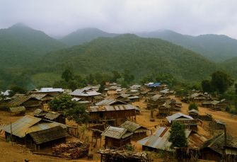 village ethnie akkha