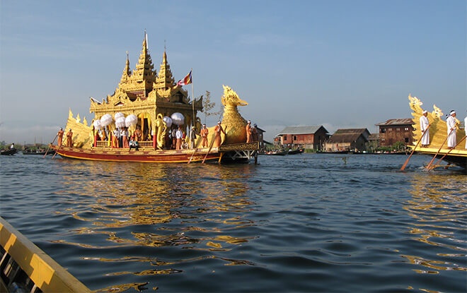 Fête au lac Inlé en Birmanie