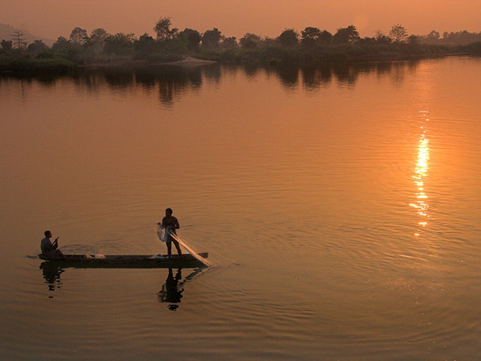 crepuscule au fleuve mekong