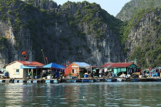 village pecheur baie d halong