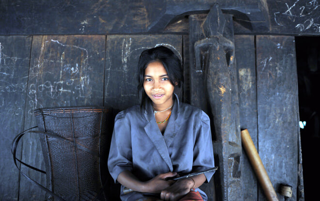 Fille Katu Laos