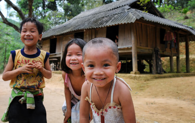 Enfants Muong dans la province de Hoa Binh 