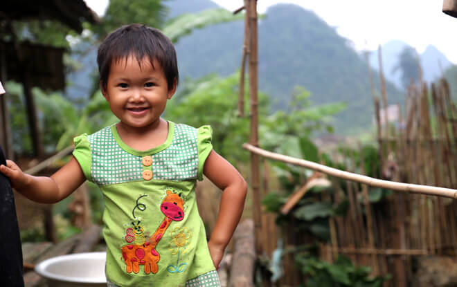 Petite fille Nung dans la province de Cao Bang 