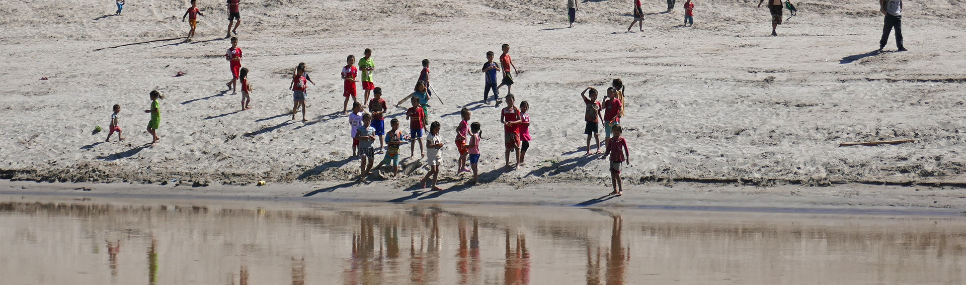 enfants plage pakbeng