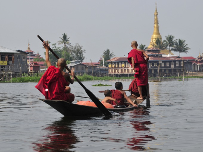 Moines bouddhistes Birmanie