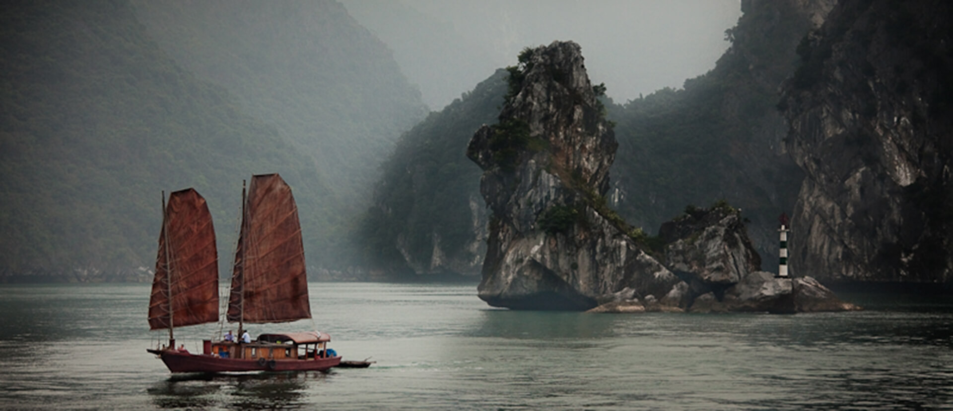 Bateau dans la baie d'Halong