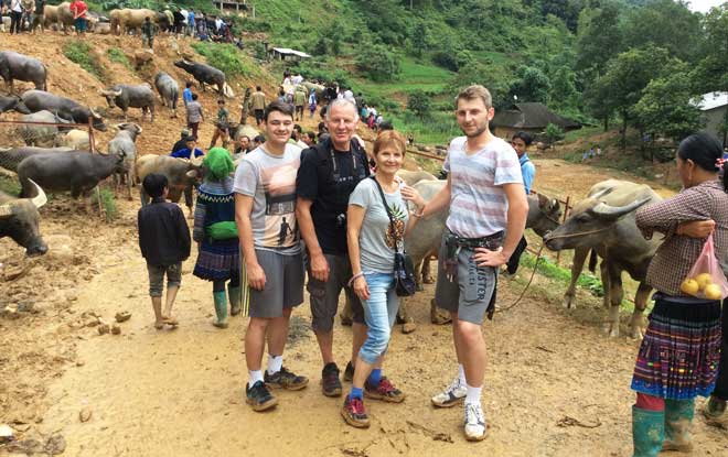 Visite du marché ethnique à Bac Ha
