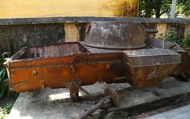 Vieux blindé français vietnam