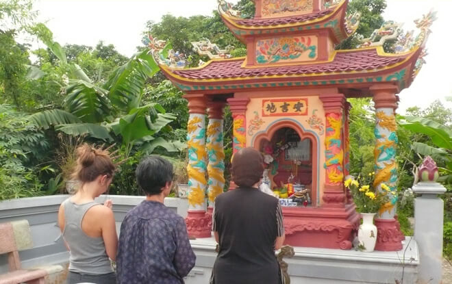 Visite de la tombe des grands parents Amica Travel