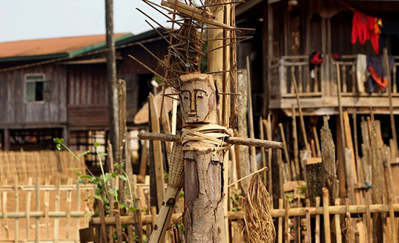 Totem devant la maison