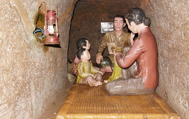 Visite des tunnels de Vinh Moc