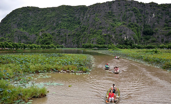 Balade en barque à Tam Coc, Baie d’Halong terrestre