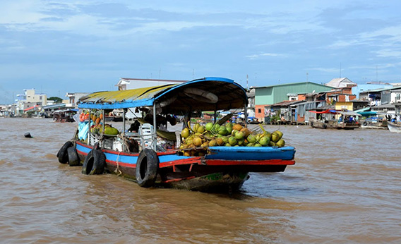 Marché flottant dans le Delta du Mékong