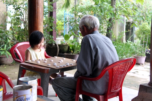 Relation intergénérationnelle au village Tra QUe