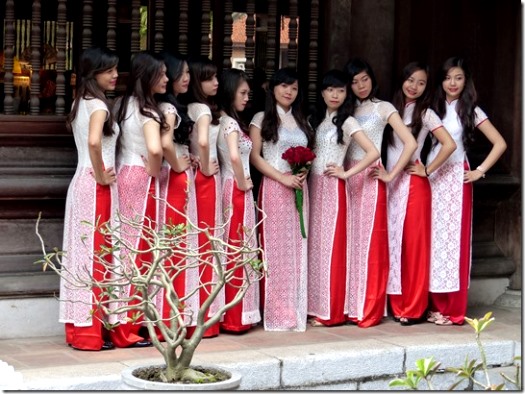 Jeunes étudiantes à Hanoi