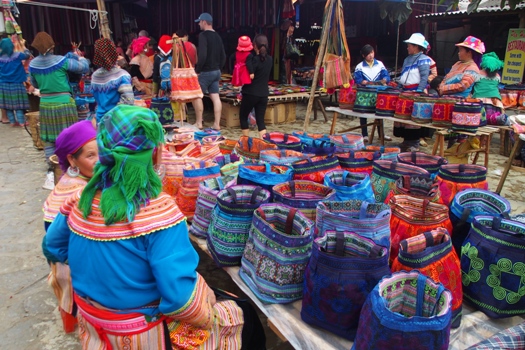 Le marché ethnique à Bac Ha 
