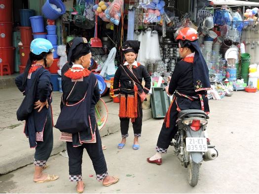 Au marché de Bac Ha 