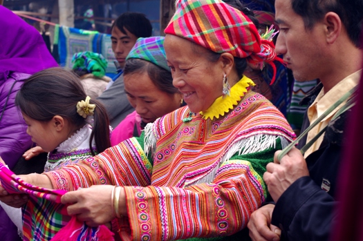 Marché ethnique, Bac Ha, nord du Vietnam, Hmong fleur 
