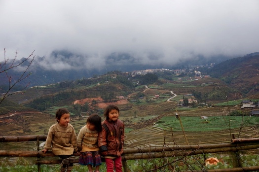 enfants ethniques, nord vietnam, région montagneuse 