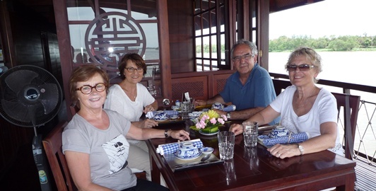 Dans la jonque sur la baie d'Halong