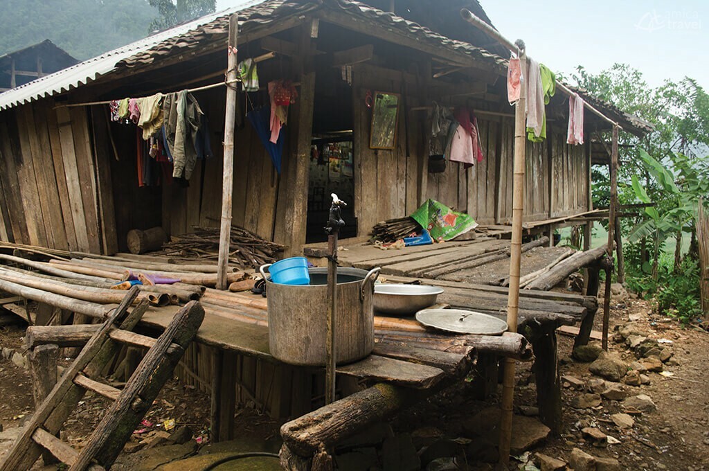 maison sur pilotis ethnie nung Thong Nong Cao Bang Vietnam