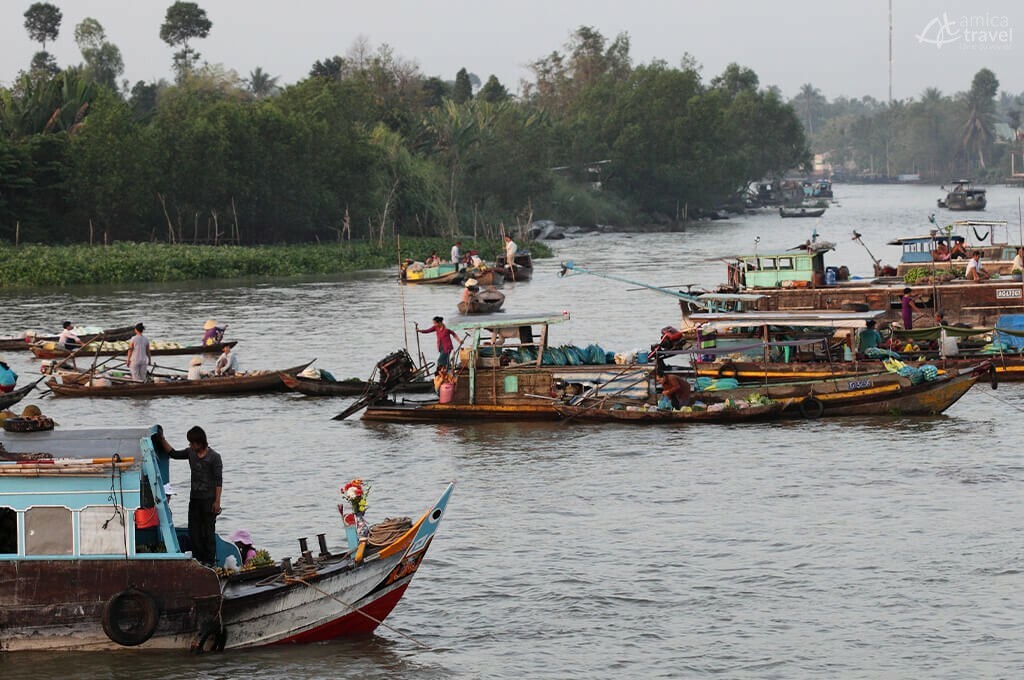 Marché flottant Mékong vue du bateau Bassac