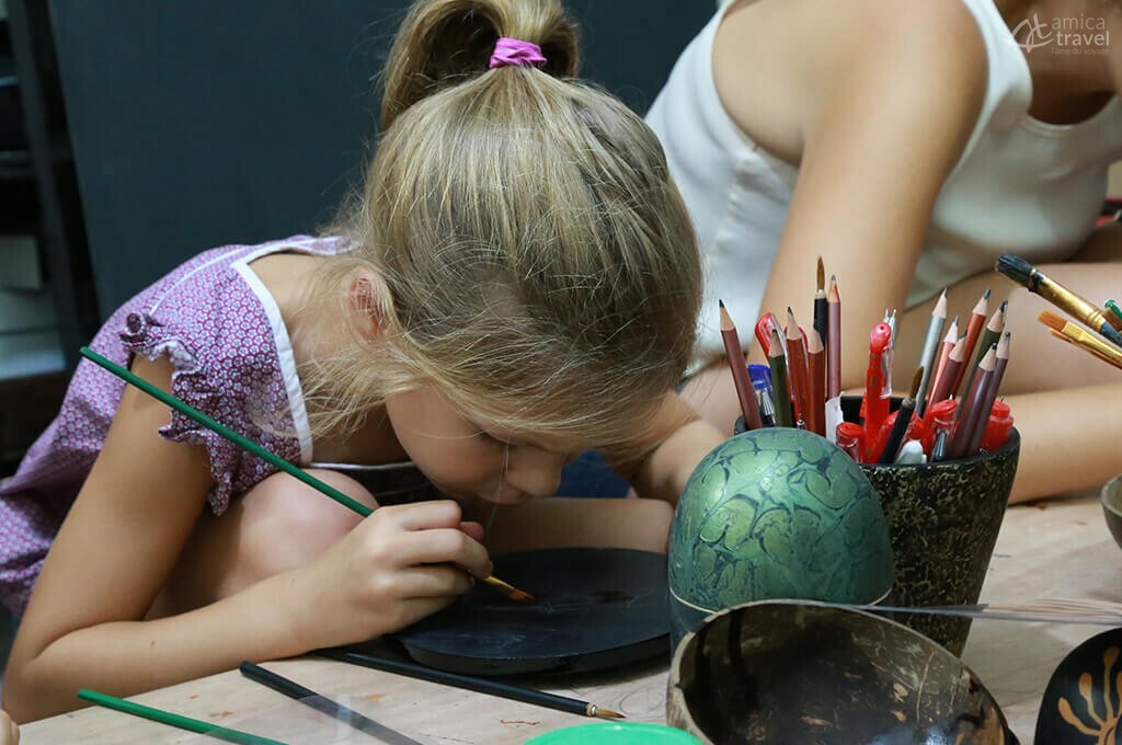 Pratiquer l'art de laque au village de Ha Thai, Hanoi pratiquer l'art de laque village ha thai hanoi