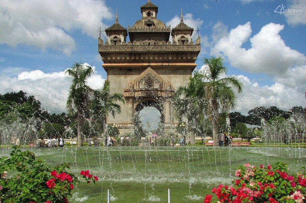 patuxai vientiane laos