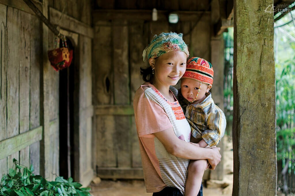 femme dao et son enfant Thong Nong Cao Bang Vietnam