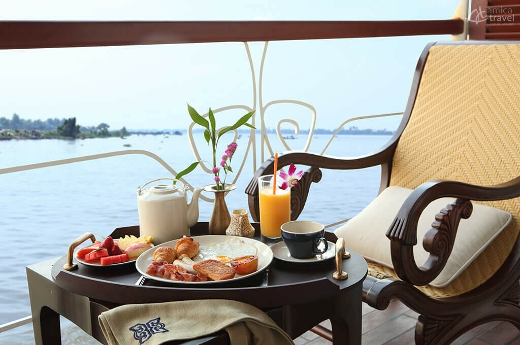 petit dejeuner bateau de luxe Jayavarman