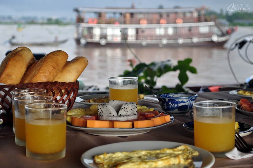 Petit déjeuner bateau Mien Tay Vietnam
