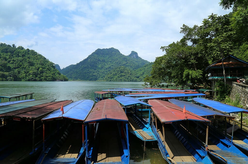 Embacardère lac Ba Be Nord Vietnam