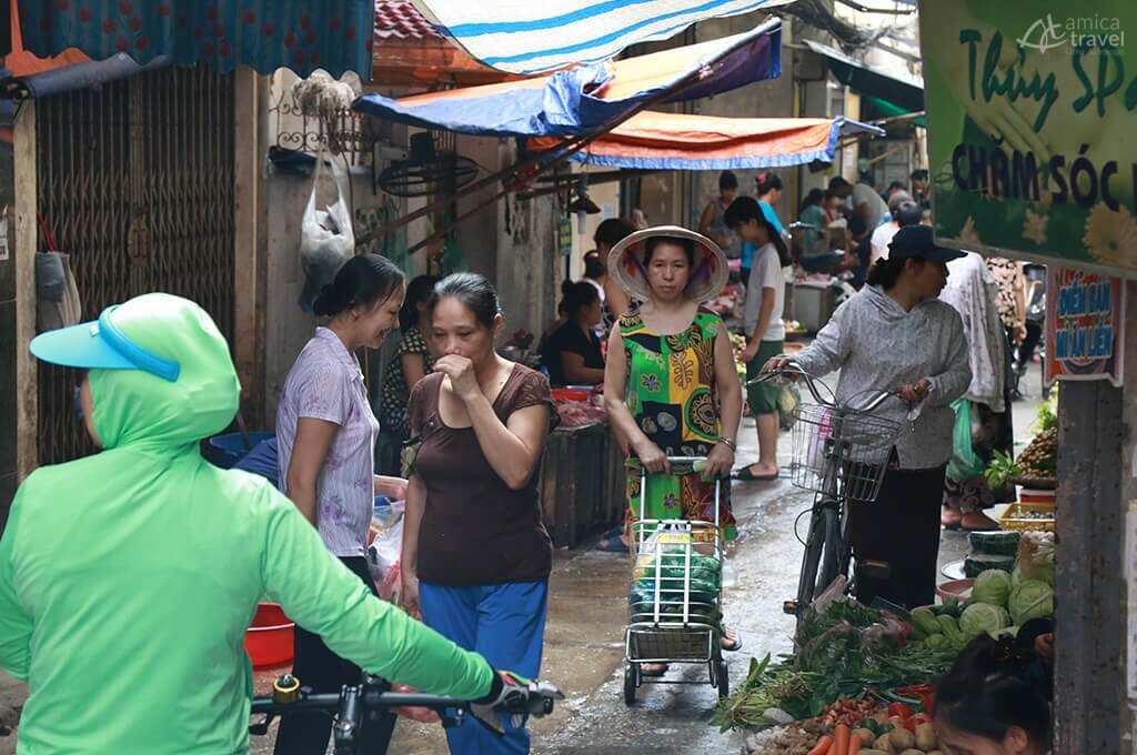 faire des courses dans un marché Hanoi