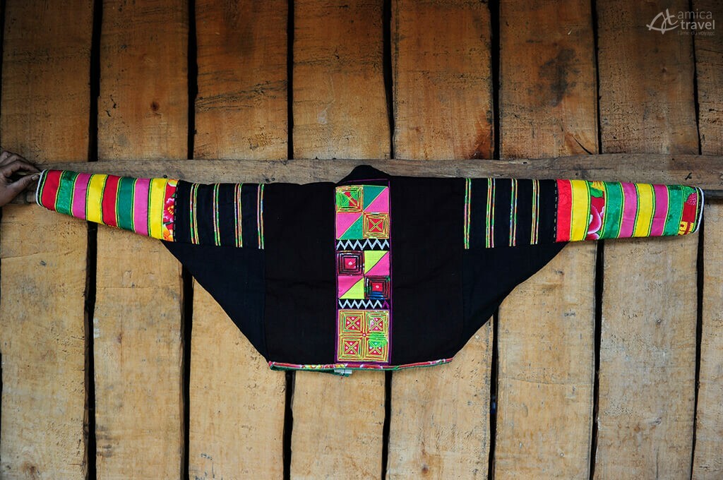 costume traditionnelle lolo noir Vietnam