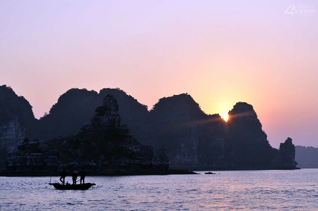 coucher du soleil baie d'Halong