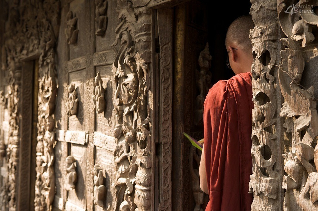jeune moine mandalay birmanie