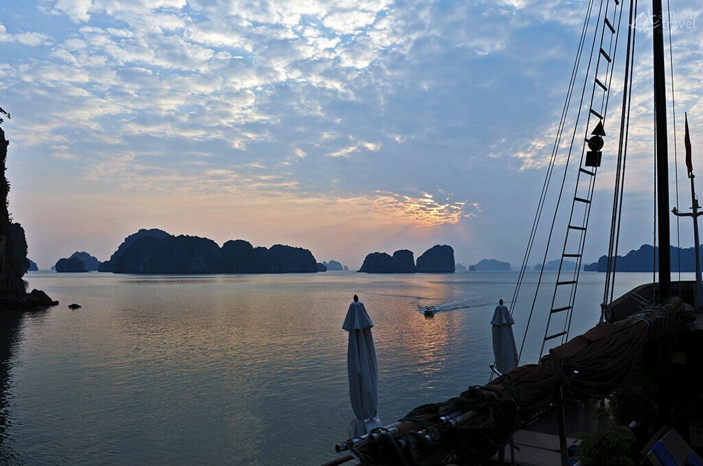 Joncque dans la baie d'Halong bateau baie d'Halong