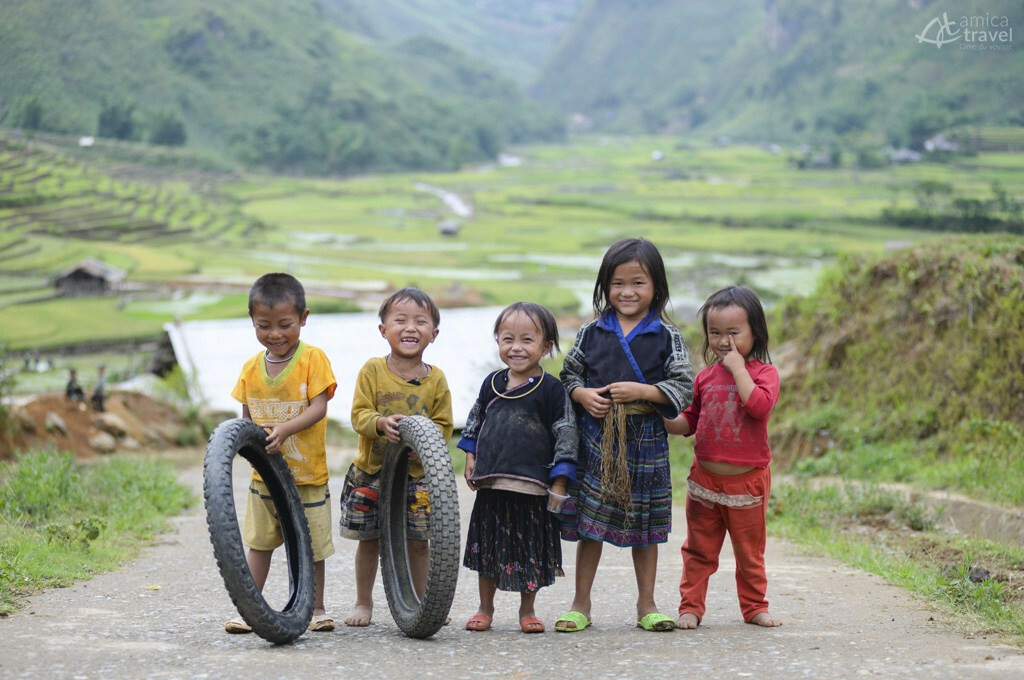 enfants ethniques mu cang chai