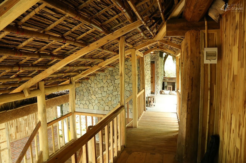 Les bungalows en bois traditionnel balcon pu luong home