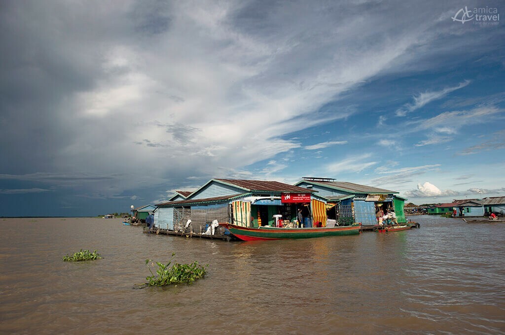 Maisons flottantes du village de Chnook Tru maisons flottantes village chnook tru Tonle Sap Cambodge