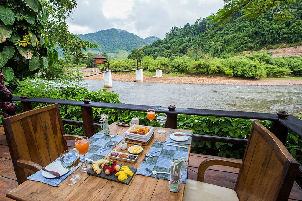 Prendre un repas à côté de la rivière prendre repas pres riviere