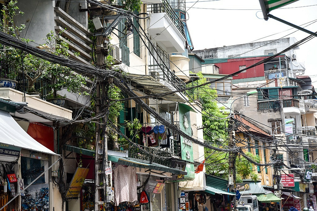 Les façades de la vieille ville lignes electroniques