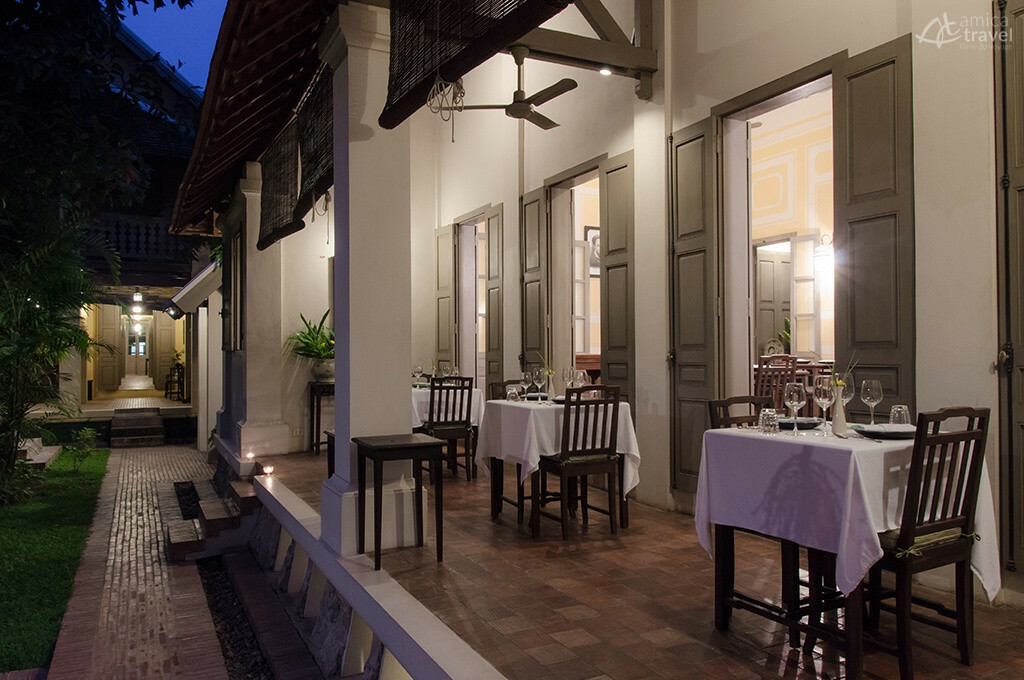 Terrasse du restaurant en fin de journée restaurant satri house terrasse